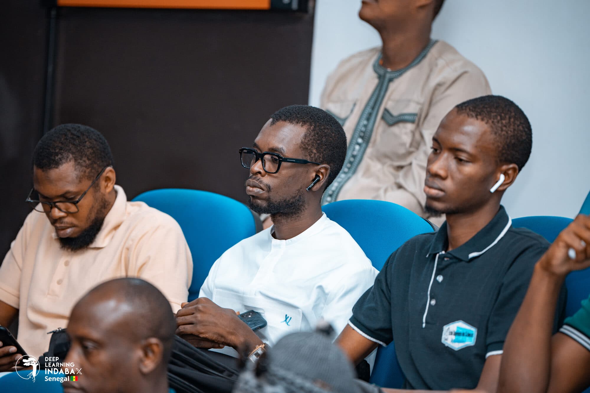 Des participants assis dans le public